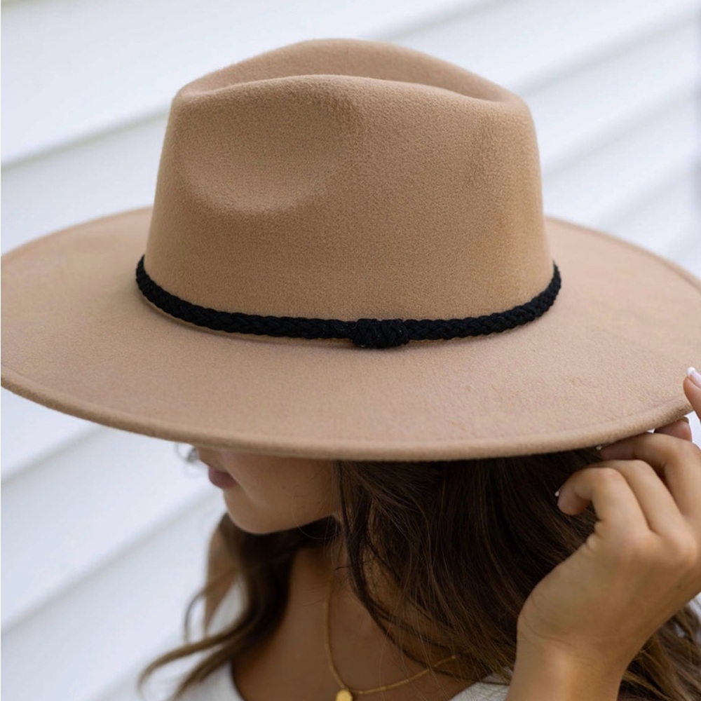 Wide brim felt hat / Grace & Lace / one size / camel